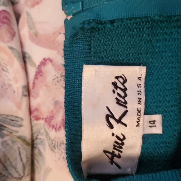 Green tunic sweater size medium - Picture 3 of 4